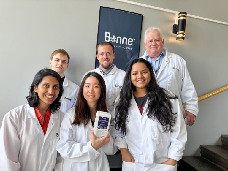 Six people in front of a sign that says Bonne