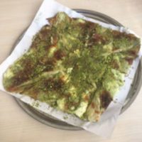 Flat bread with green toppings
